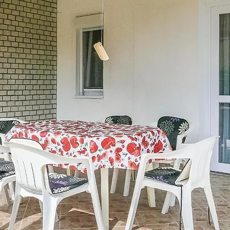 Awesome In W 3 Bedrooms *